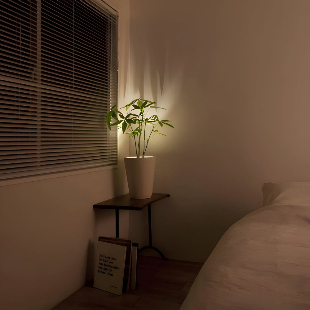 Projecteur LED orientable pour accentuer œuvres d'art ou objets décoratifs, avec télécommande.