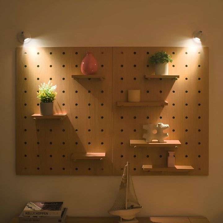 Spot LED sans fil dimmable avec télécommande pour un éclairage d'accentuation moderne.