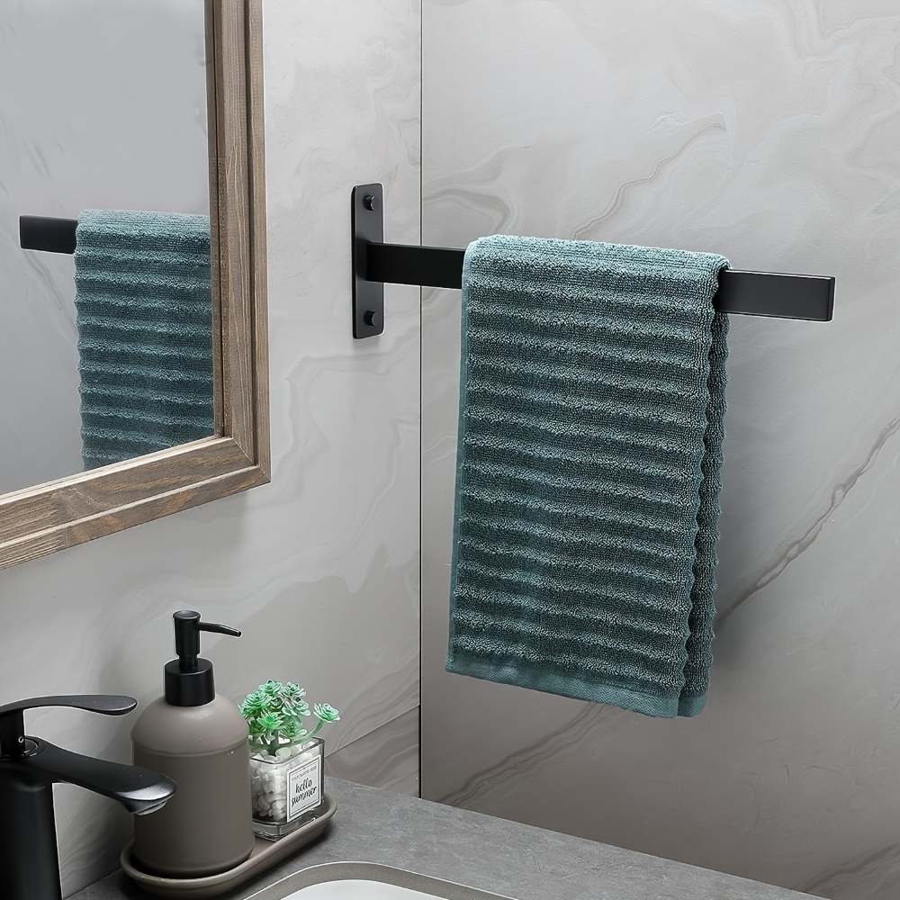 Double porte-serviettes mural en acier inoxydable brossé, design élégant.