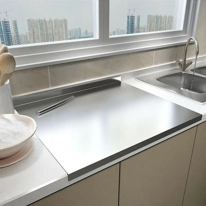 Planche à découper antidérapante et durable pour préparation alimentaire, idéale pour toute cuisine moderne.