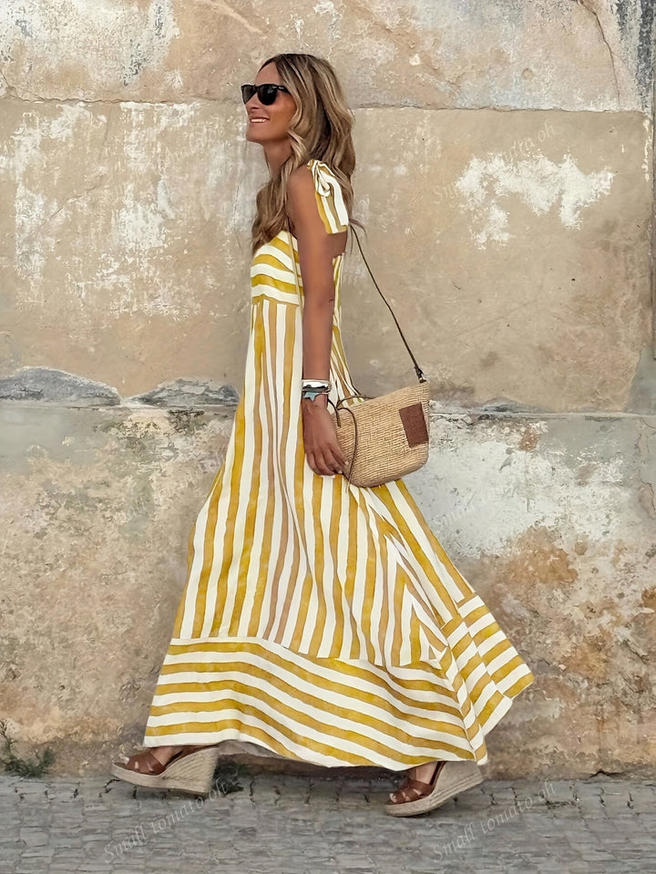 Robe fluide maxi femme rayée, fines bretelles. Confort estival, style décontracté élégant pour l'été et les vacances.