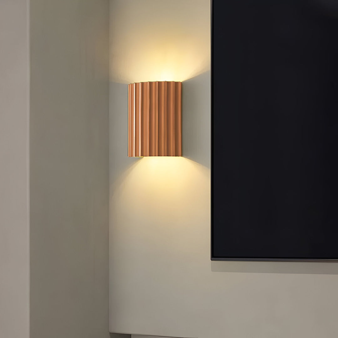Lampe murale LED décorative, design scandinave économe en énergie, idéale pour couloir, lumière chaude agréable.