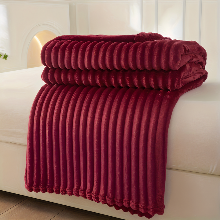 Plaid polaire doux et épais, rayé, pour une touche de confort à la maison.