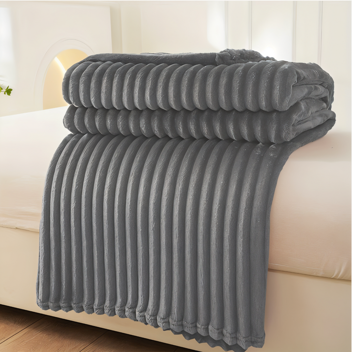 Plaid toutes saisons, rayé, polaire douce pour nuits paisibles et cosy.