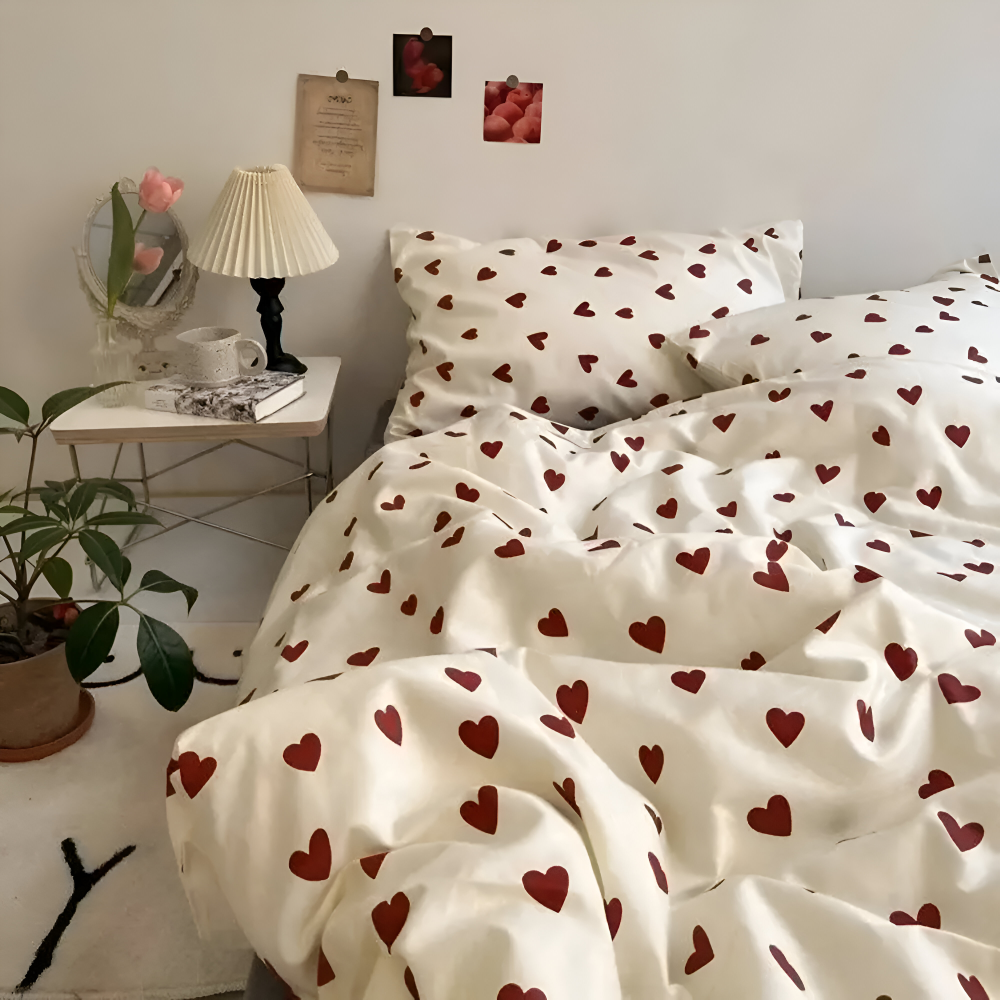 Ensemble literie cœurs douillet adultes/enfants. Housse de couette, drap, taies d'oreiller en polyester. Confort et décoration.