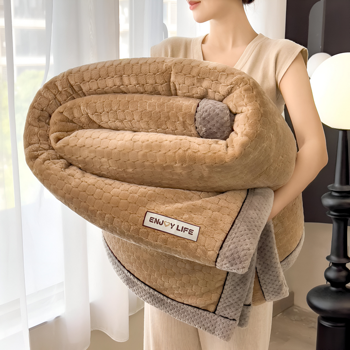 Velours ultra-doux et motif patchwork: une couverture confortable et stylée pour la maison.