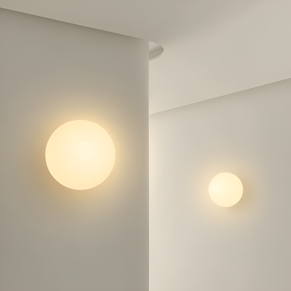 Lampe murale LED circulaire, offre un éclairage d'appoint discret pour couloir, entrée ou salle de bain.
