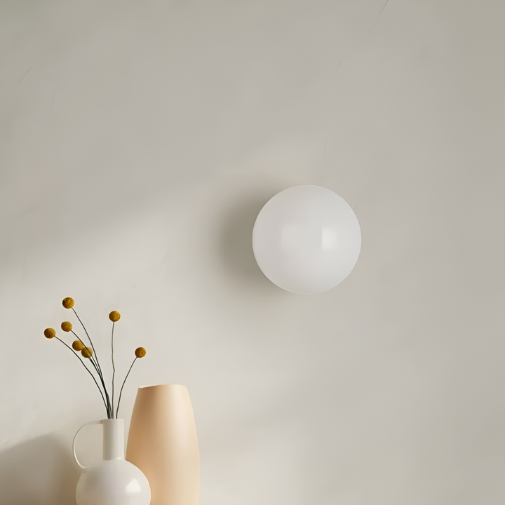 Décoration lumineuse murale LED ronde, avec un design épuré, parfait pour rehausser le style de votre intérieur.