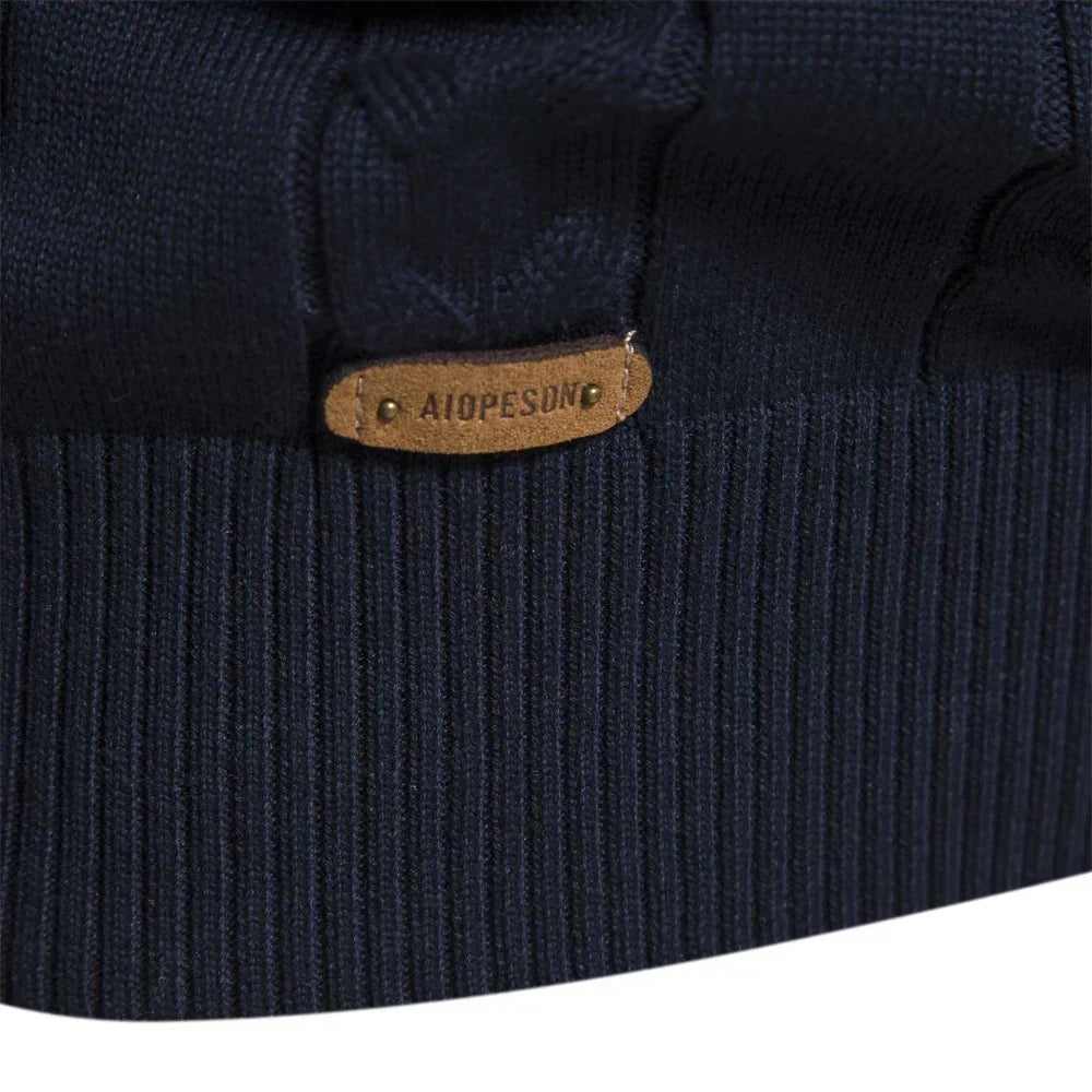 Ce pull homme rétro est une pièce maîtresse pour un look masculin élégant et confortable en automne.