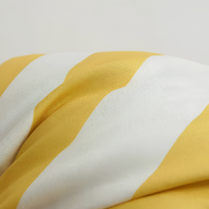 Housse de coussin décorative rayée, design moderne pour extérieur, jardin et terrasse en été; en polyester déhoussable.