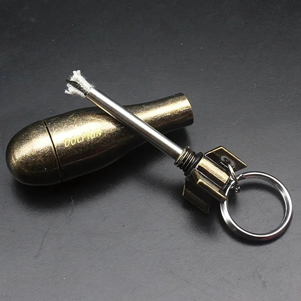 Allume-feu porte-clés de survie étanche, compact pour camping, randonnée et urgence en extérieur.