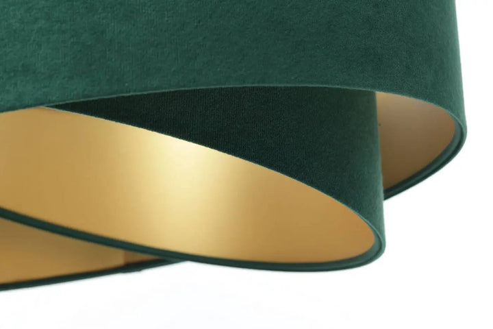 Suspension verte design, diffuse une lumière douce pour une ambiance apaisante dans votre espace de vie.