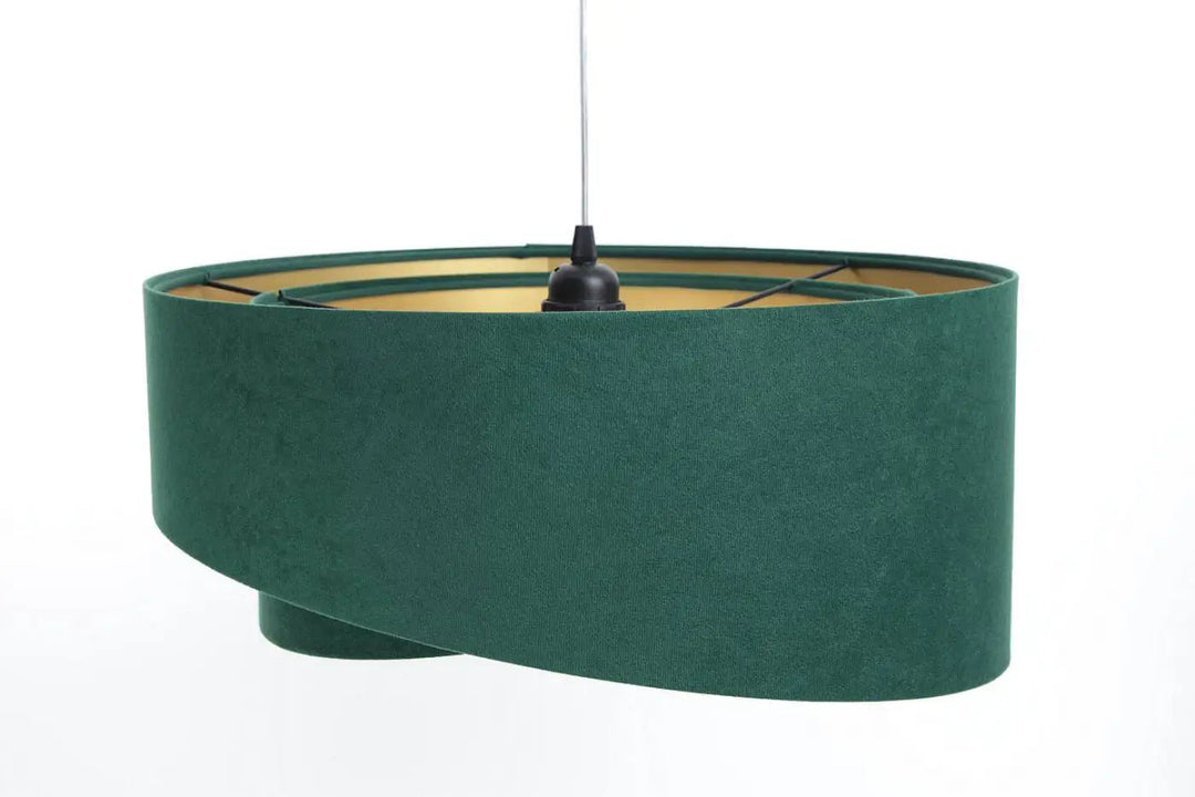 Suspension luminaire verte pour salle à manger, de style scandinave, un éclairage décoratif élégant.
