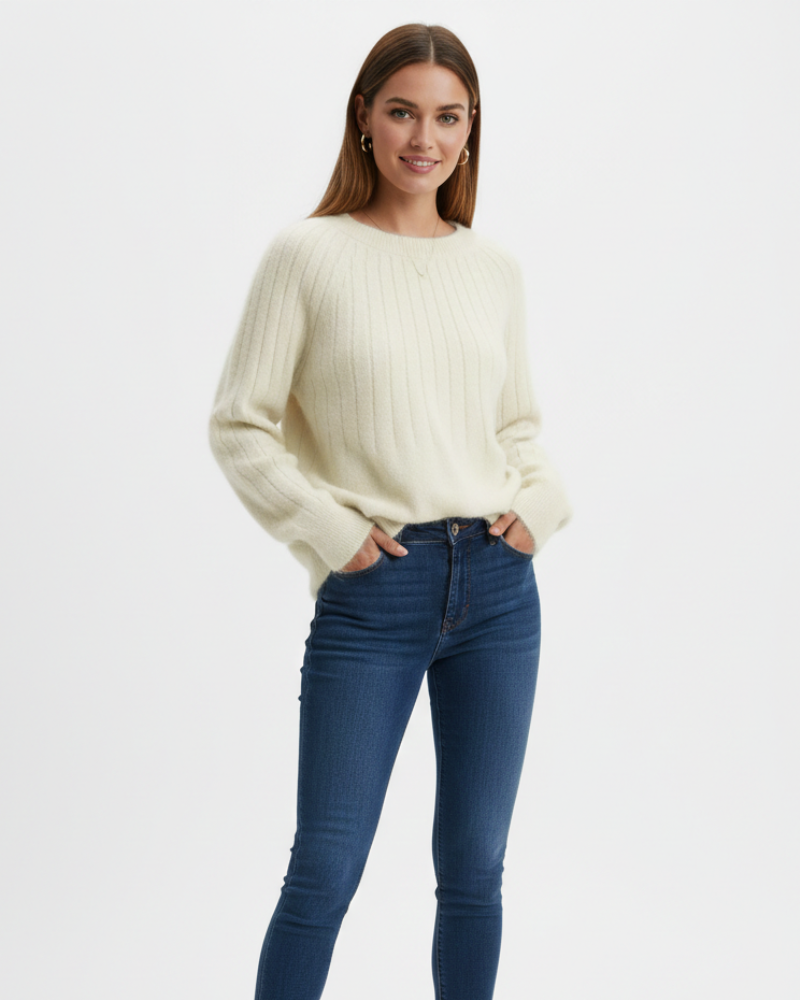 Haut tricoté femme élégant et doux, idéal pour un confort quotidien et une tenue professionnelle hivernale.