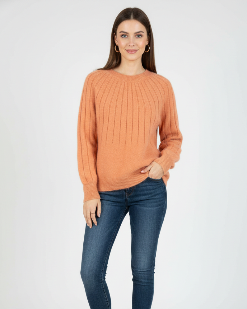 Chandail femme élégant, tricoté, couleur unie, parfait pour rester au chaud et stylée en hiver.