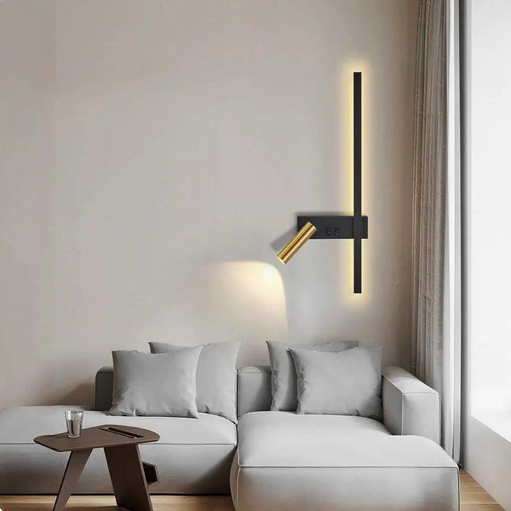 Luminaire LED mural vertical, design moderne et épuré, éclairage intérieur pour chambre ou bureau.