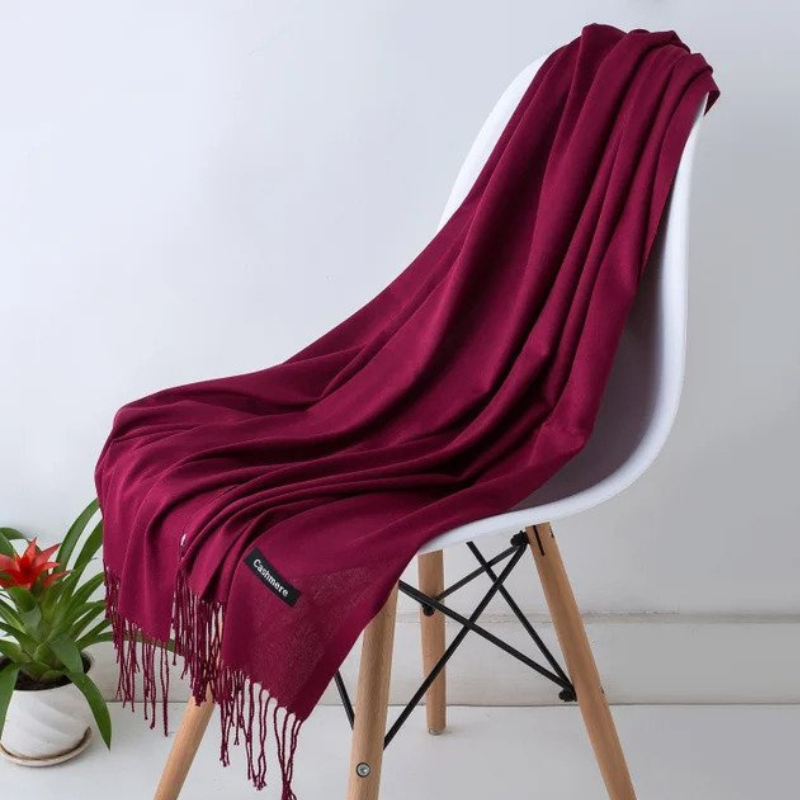 Écharpe femme cachemire, élégance et confort pour l'automne-hiver. Accessoire mode intemporel.