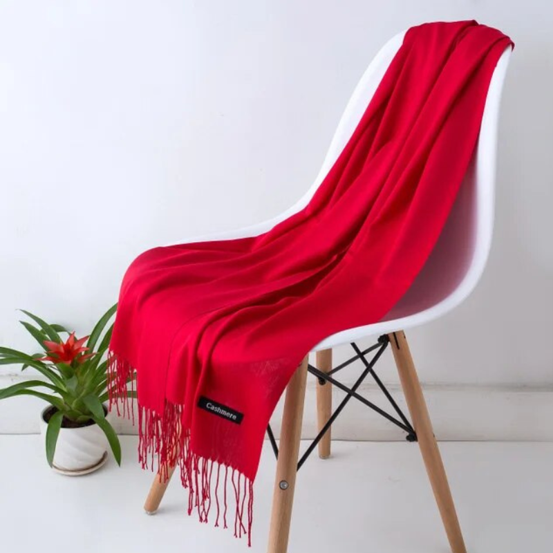 Grand foulard en cachemire de luxe pour femme. Chaleur et style pour les jours froids.