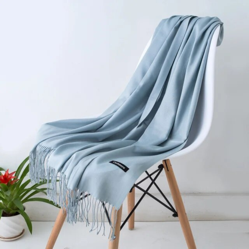 Écharpe femme cachemire, douceur et confort. Idéale pour l'automne-hiver, un cadeau parfait.