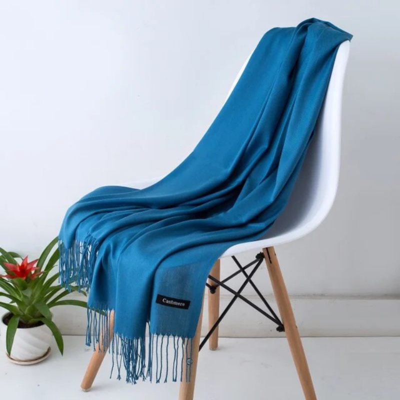 Luxe et tendance: écharpe femme en cachemire. Grand foulard pour un look chic et confortable.
