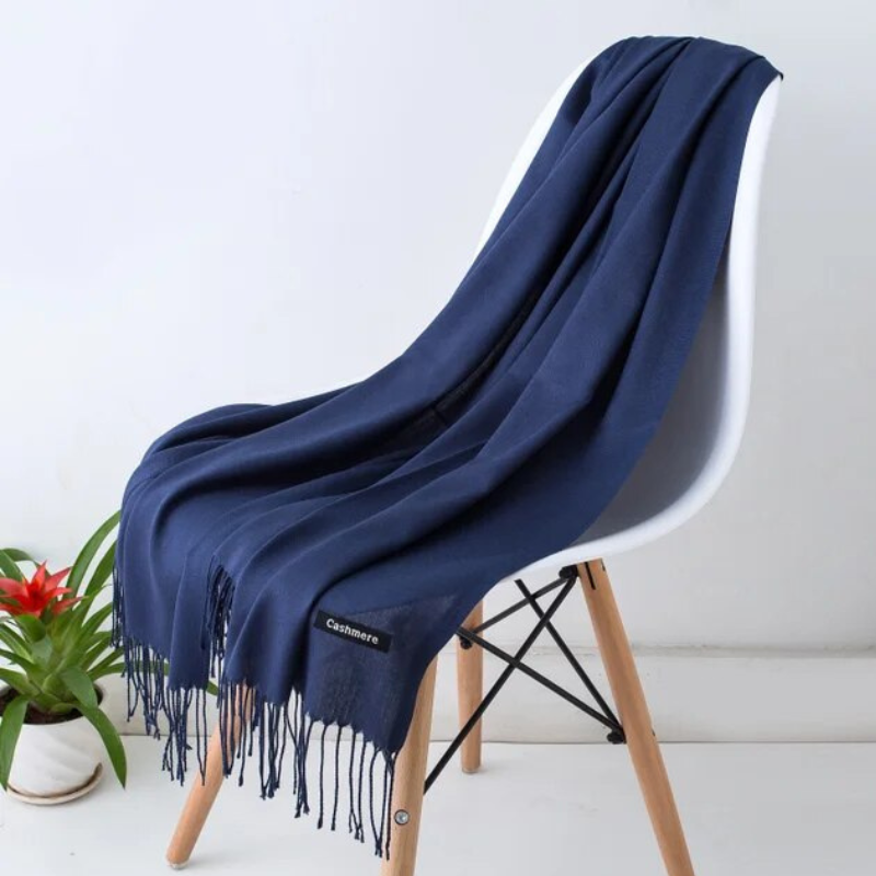 Grand foulard de luxe en cachemire pour femme. Idéal pour l'automne-hiver, doux et confortable.