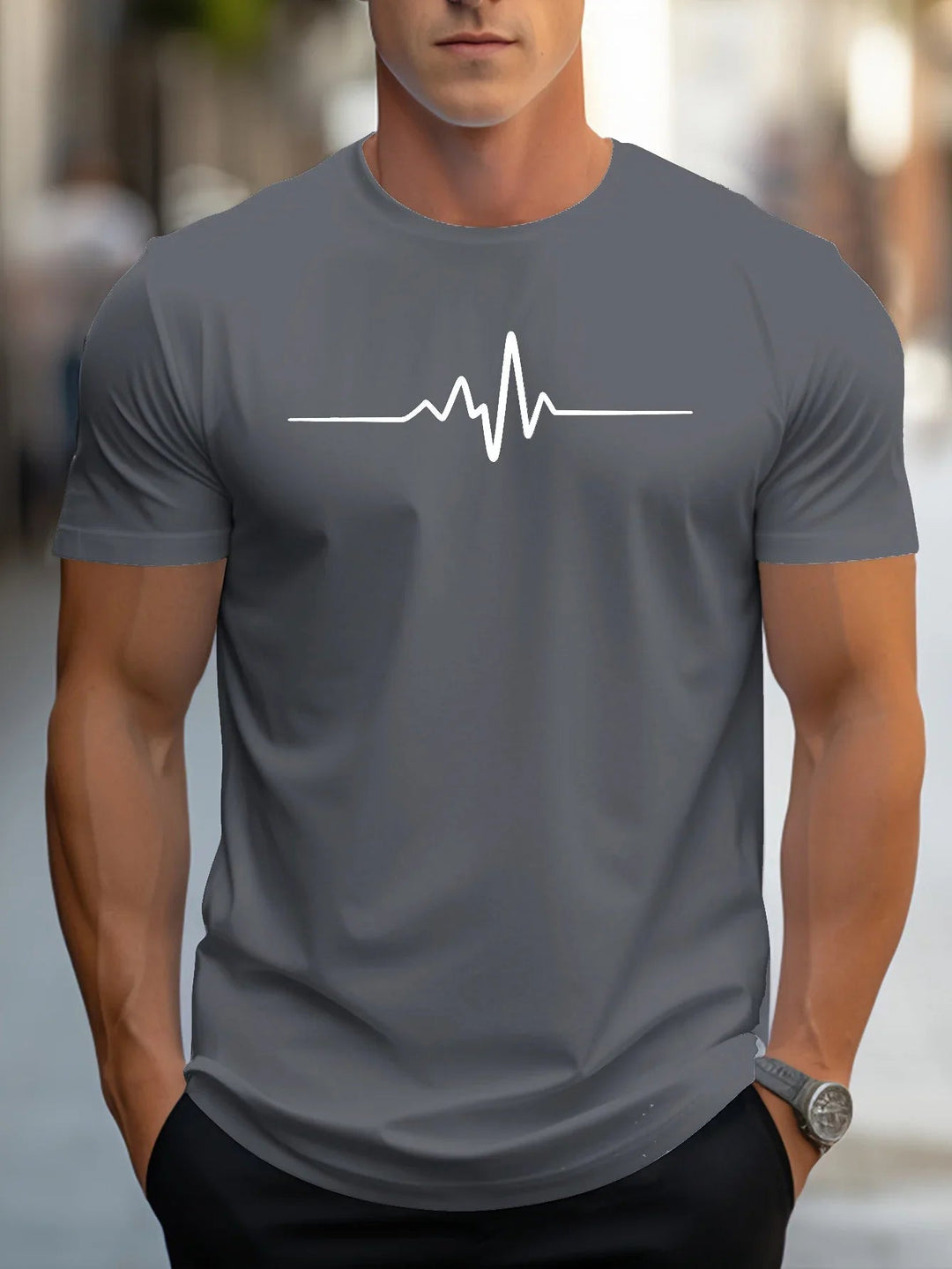 T-shirt homme manches courtes, coupe ajustée. Imprimé cœur graphique tendance, idéal pour un style urbain moderne.
