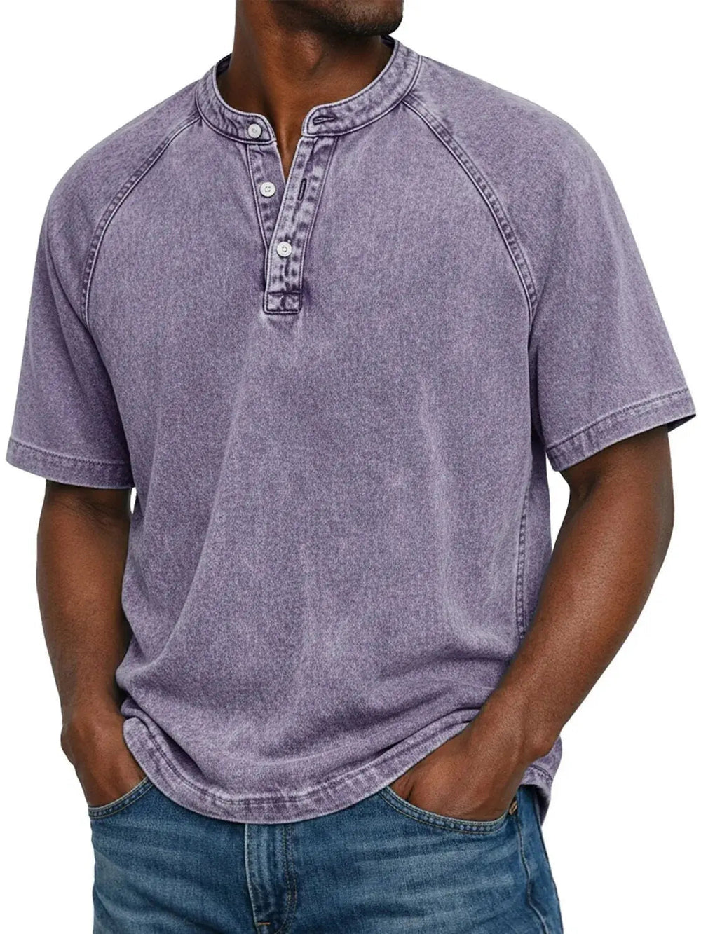 T-shirt Henley homme décontracté, manches courtes. Confort optimal pour l'été, tissu respirant.