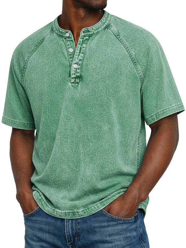 Dos du T-shirt Henley homme à manches courtes. Design épuré, look casual et moderne.