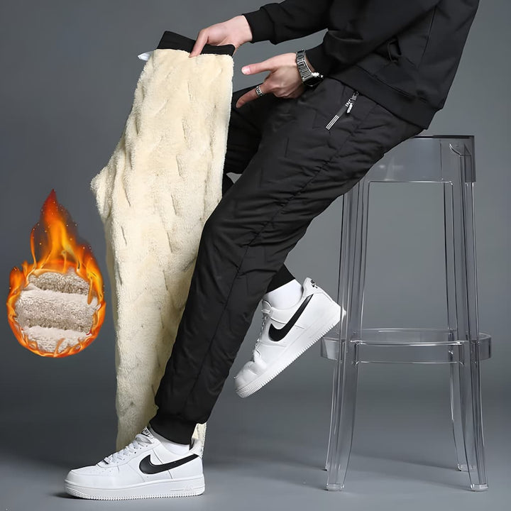 Jogging thermique femme chaud et imperméable, parfait pour le sport d'hiver en extérieur ou tenue décontractée.