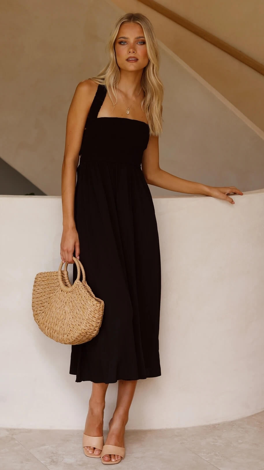 Robe maxi fluide AURORA femme, élégance intemporelle. Idéale pour soirées chic, vacances d'été ou tenues casual.