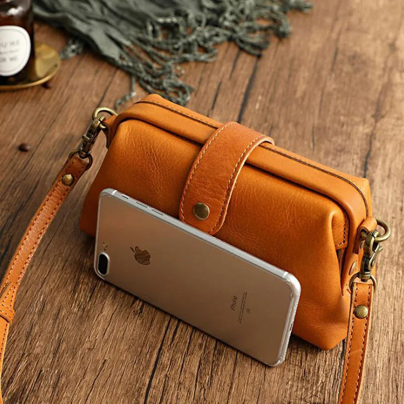 Sac bandoulière Amber marron en cuir véritable, élégant et pratique pour femme.