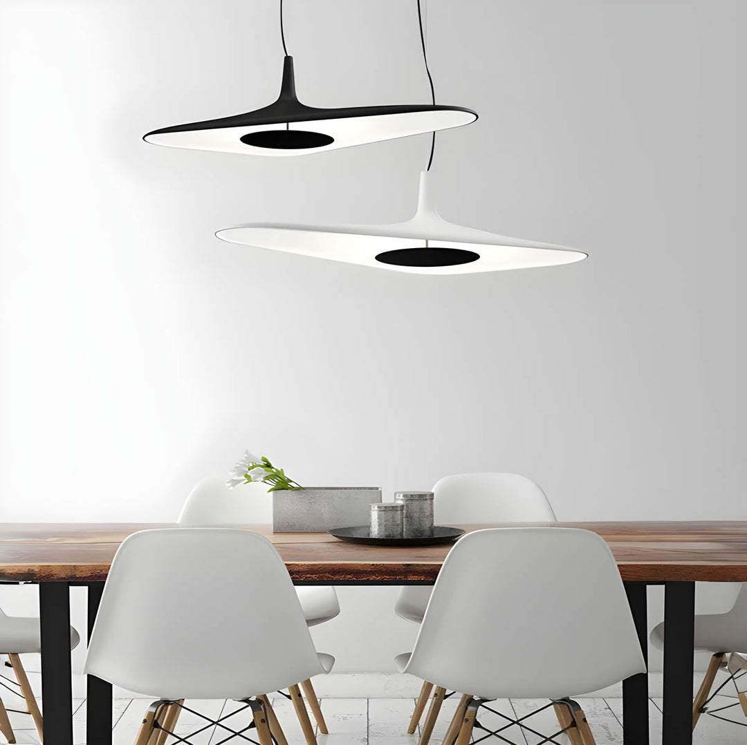 Détail du lustre TIPI, structure design contemporain unique. Luminaire suspension moderne, parfait pour la décoration.
