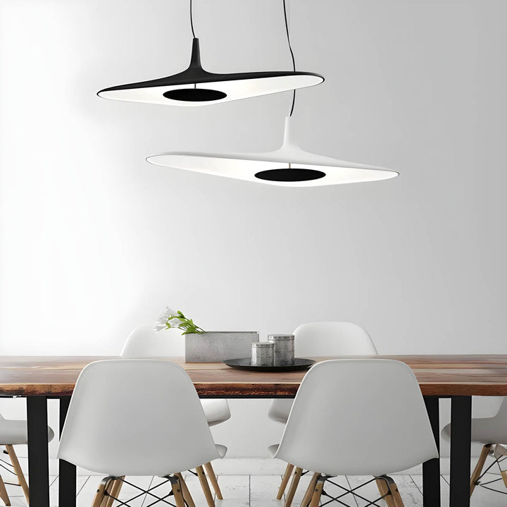 Détail du lustre TIPI, structure design contemporain unique. Luminaire suspension moderne, parfait pour la décoration.