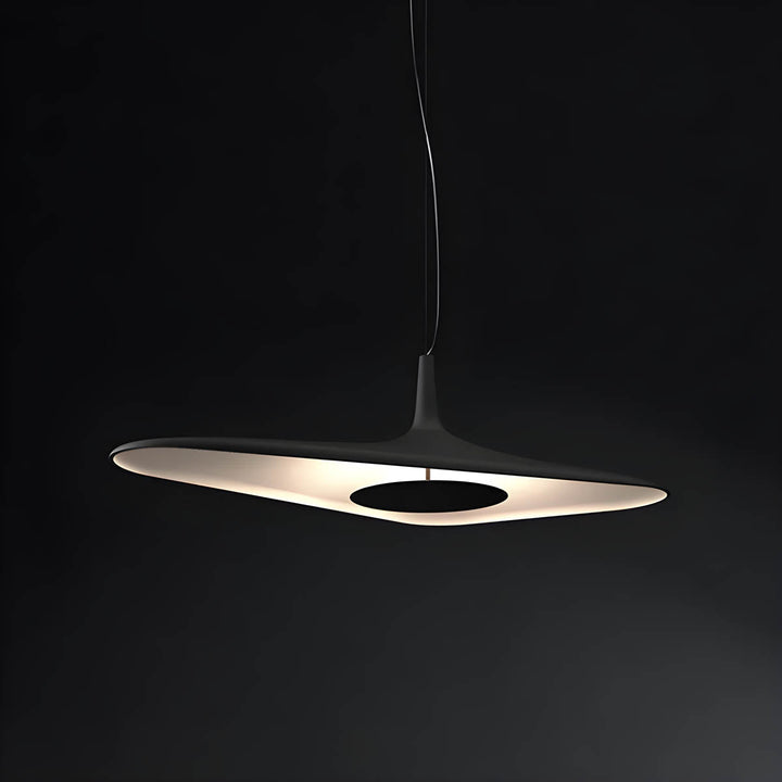 Lustre TIPI vu d'en bas, éclairage plafonnier LED moderne. Structure décorative élégante pour la maison.