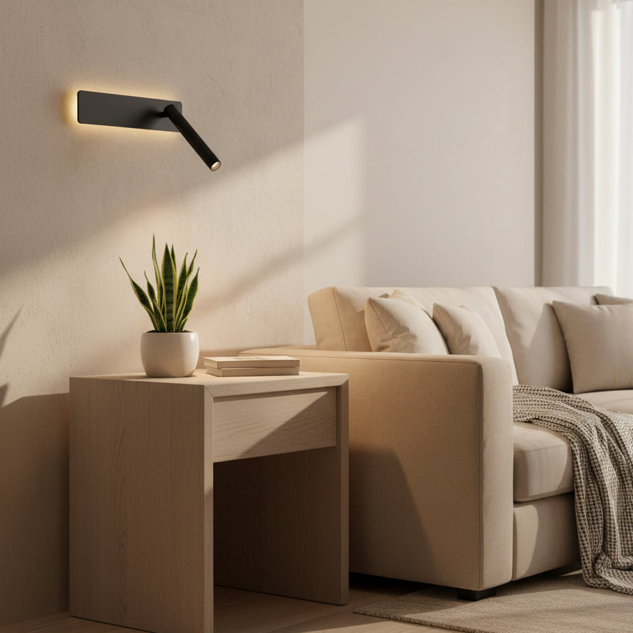 Lampe LED rotative, idéale pour un éclairage de lecture ajustable au chevet ou comme lampe murale.