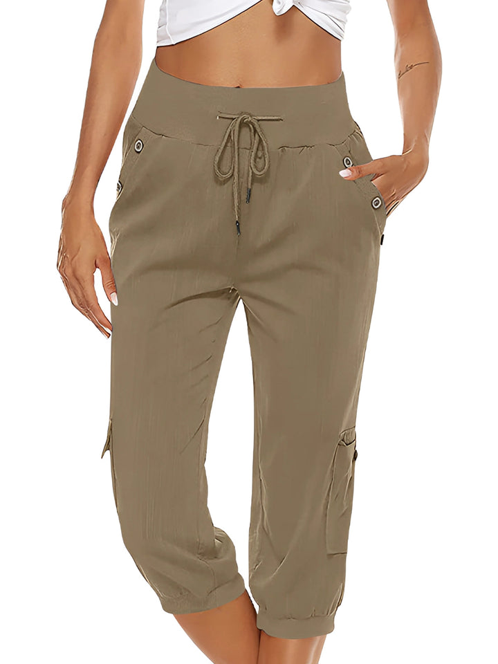 Pantalon capri vert tendance, un bas femme polyvalent pour une mode estivale décontractée.