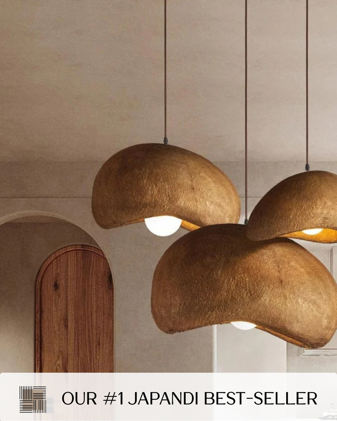 Lampe suspendue élégante, parfaite pour un salon design ou une décoration contemporaine.