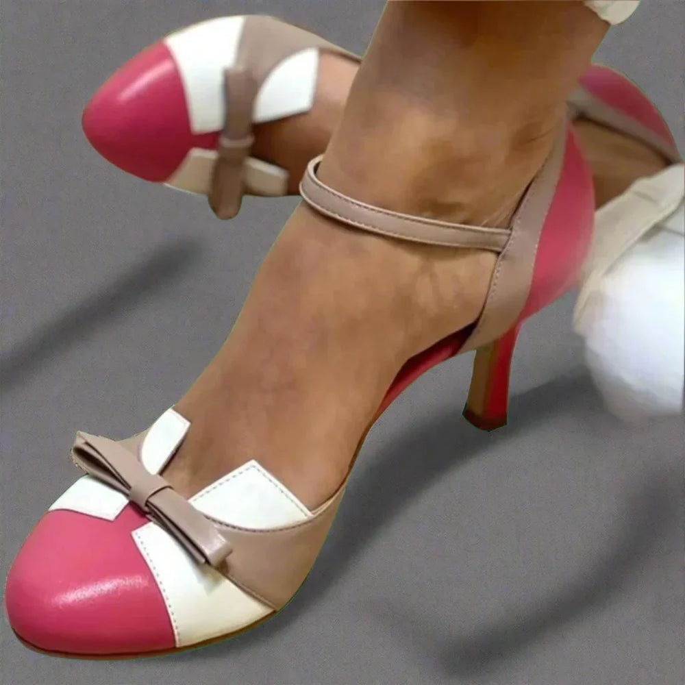 Escarpins bleus chic pour femme, talons confortables. Parfaits pour la mode bureau, événements élégants et soirées.
