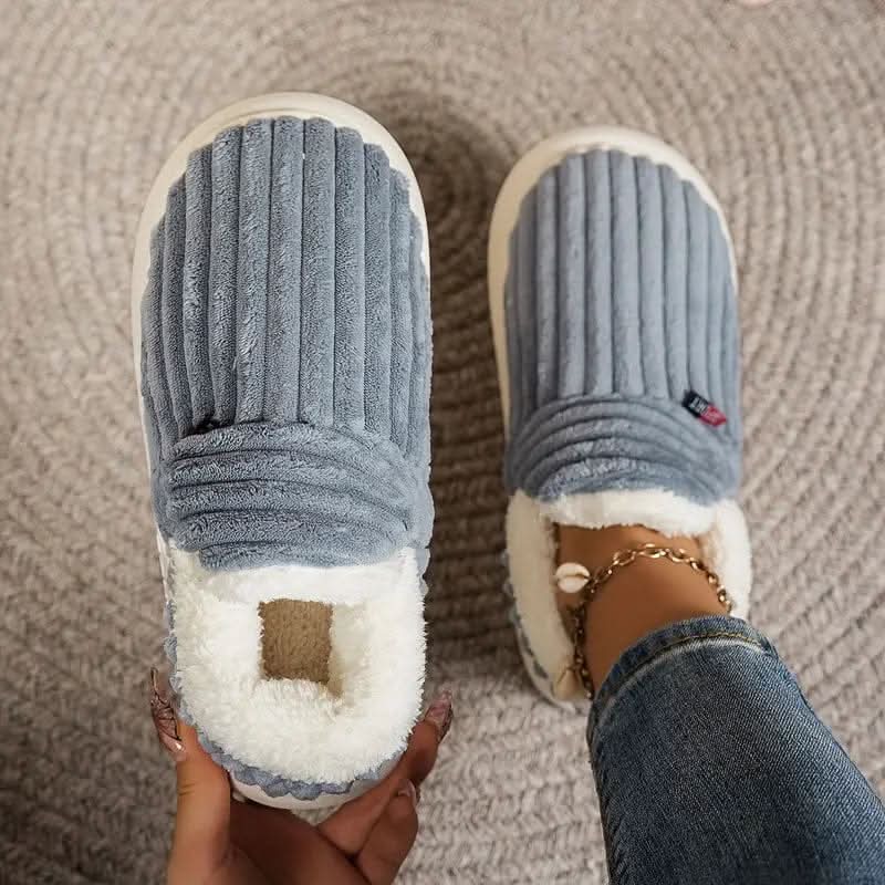 Pantoufles fourrées femme, confort supérieur, idéales pour garder les pieds au chaud.