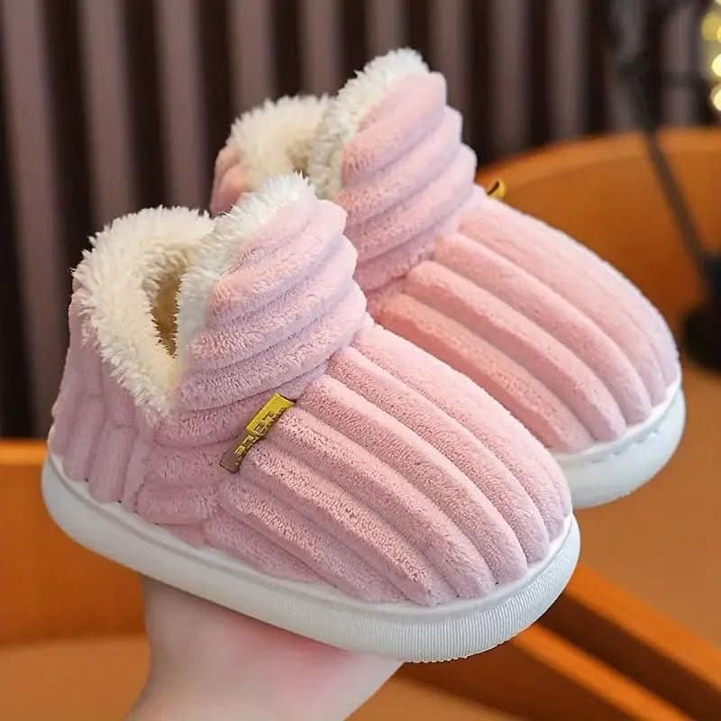 Pantoufles femme confortables et chaudes, pour des moments de détente bien mérités.