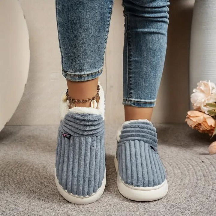 Pantoufles femme confortables, idéales pour l'intérieur, chaleur garantie en hiver.