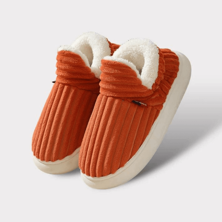 Chaussons femme, modèle mocassin, chauds et confortables pour les journées froides.