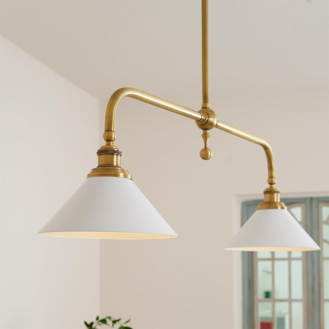 Élégante suspension double abat-jour, design moderne pour cuisine, métal et verre.