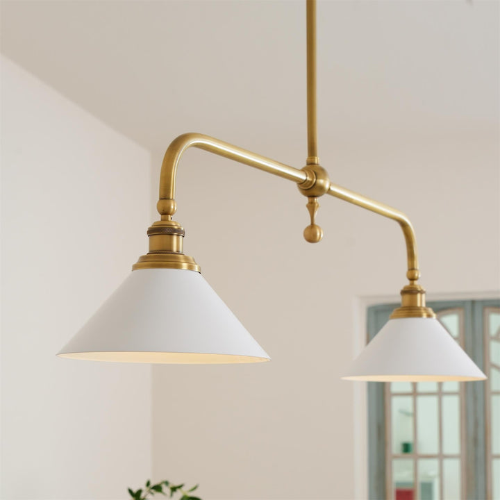 Élégante suspension double abat-jour, design moderne pour cuisine, métal et verre.