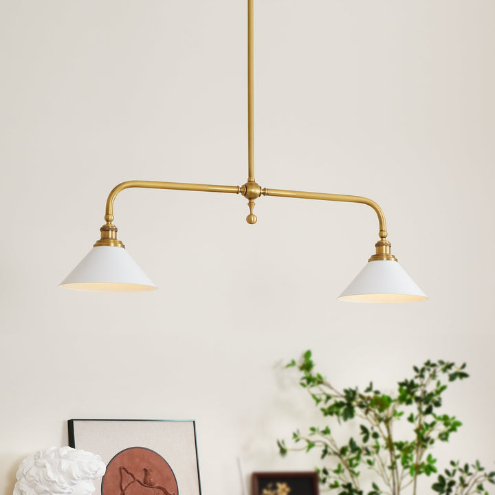 Suspension design moderne, deux abat-jours en métal et verre pour éclairage intérieur élégant.