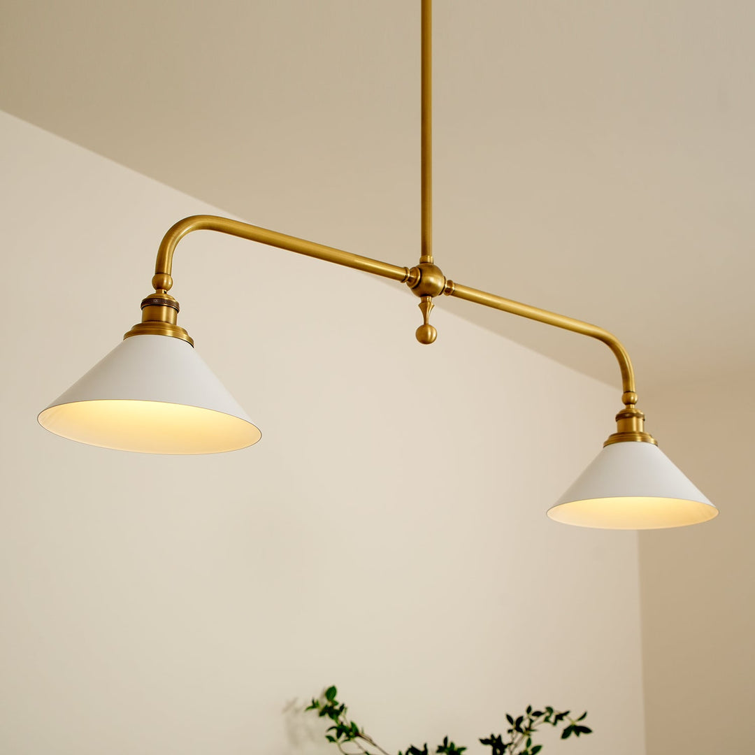 Éclairage suspension double abat-jour design, finition métal/verre pour intérieur moderne.
