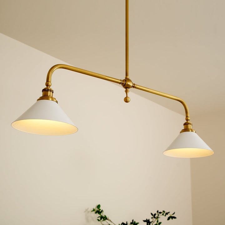 Éclairage suspension double abat-jour design, finition métal/verre pour intérieur moderne.