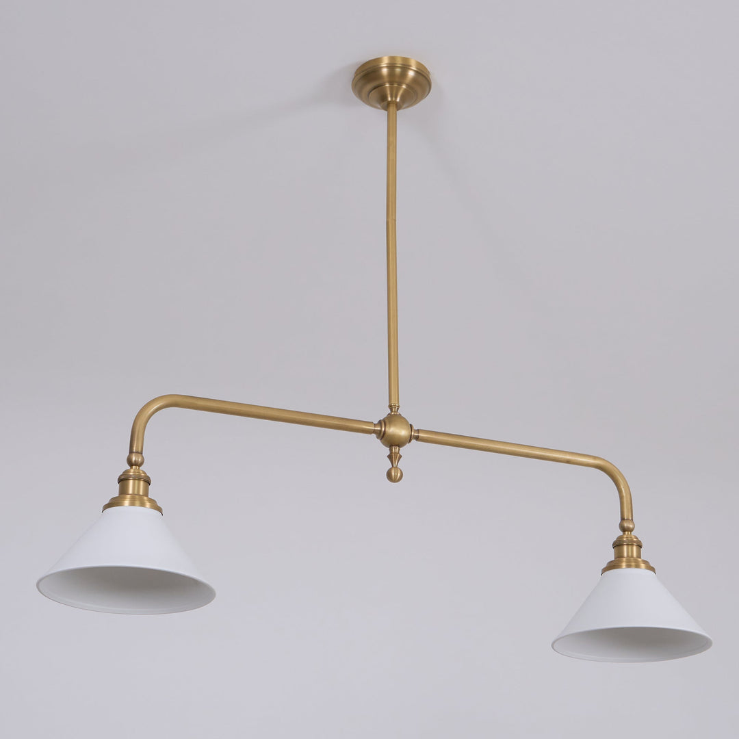 Éclairage moderne double abat-jour, suspension en métal et verre pour salle à manger.