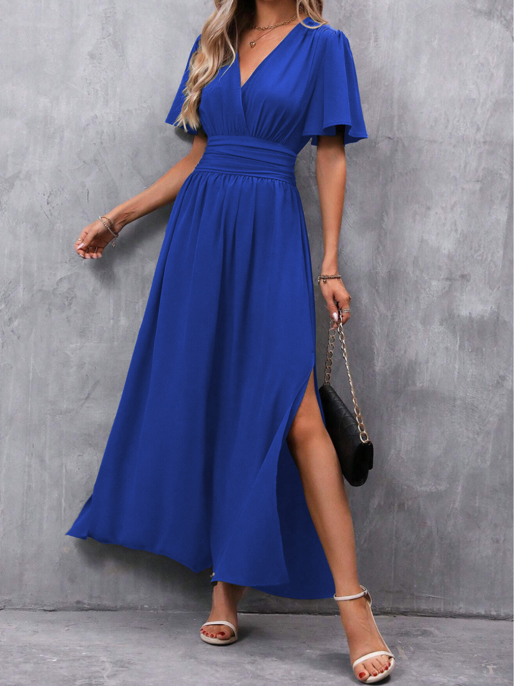 Superbe robe de soirée longue et chic pour femme, coupe fluide, parfaite pour mariage, gala ou cérémonie élégante.