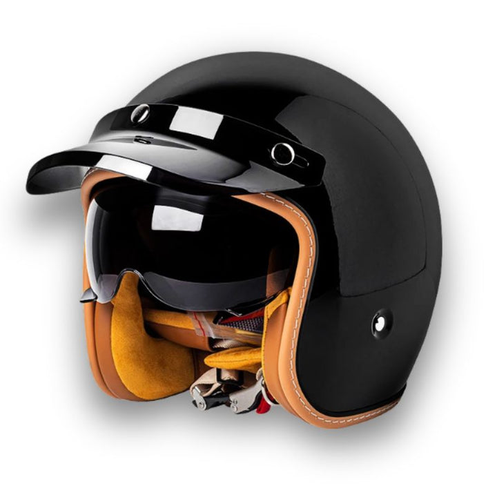 Accessoire moto essentiel : casque homme intemporel, homologué DOT/ECE, protection supérieure pour toute aventure.